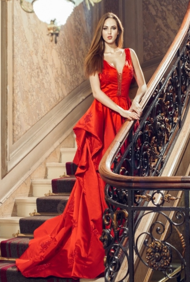فستان احمر مميز لخطوبتك من مجموعة المصممة سكينة