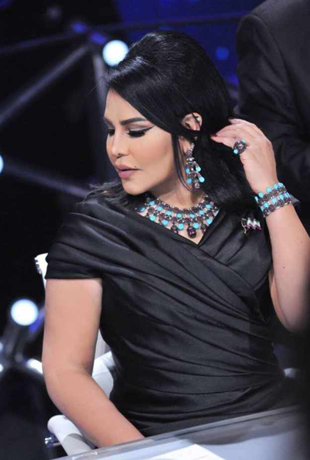 أحلام اختارت مكياج 2017 يرتكز على مكياج عيون بارز من خلال الآيلاينر الأسود ‏