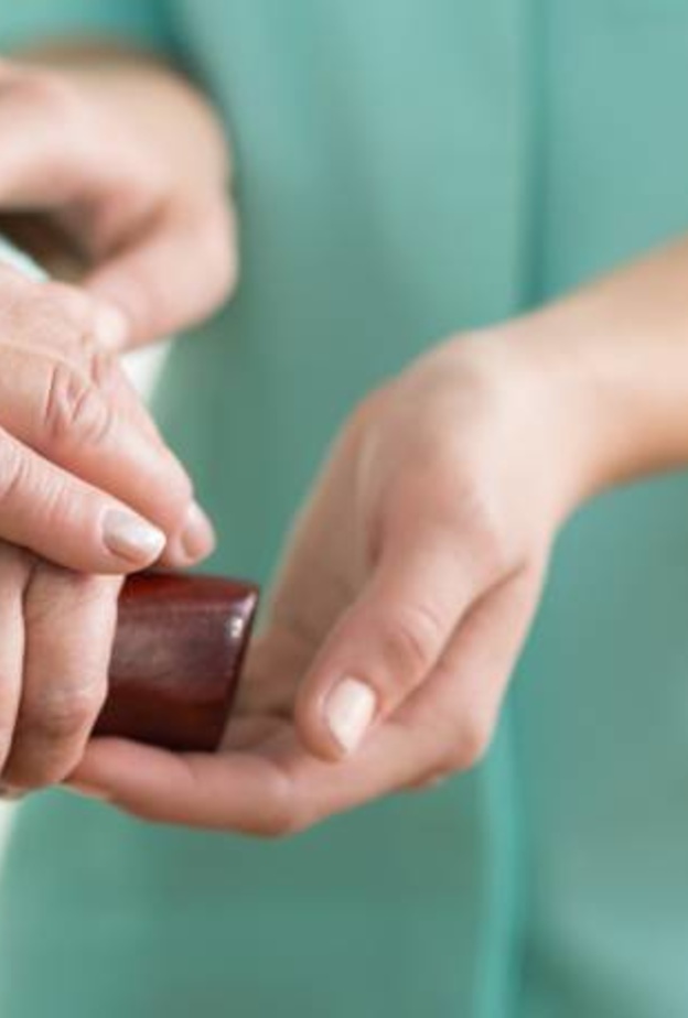 اختلال التوازن أهم أعراض مرض باركنسون