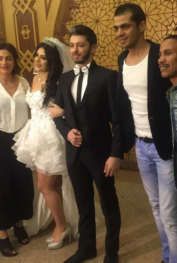الفنانة وفاء قمر خلال حفل زفافها على الفنان هيثم محمد.