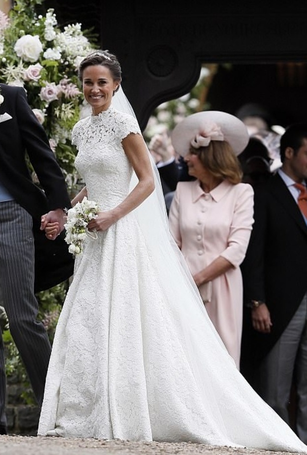 اطلالة اكثر من رائعة لبيبا مديلتون بحفل زفافها