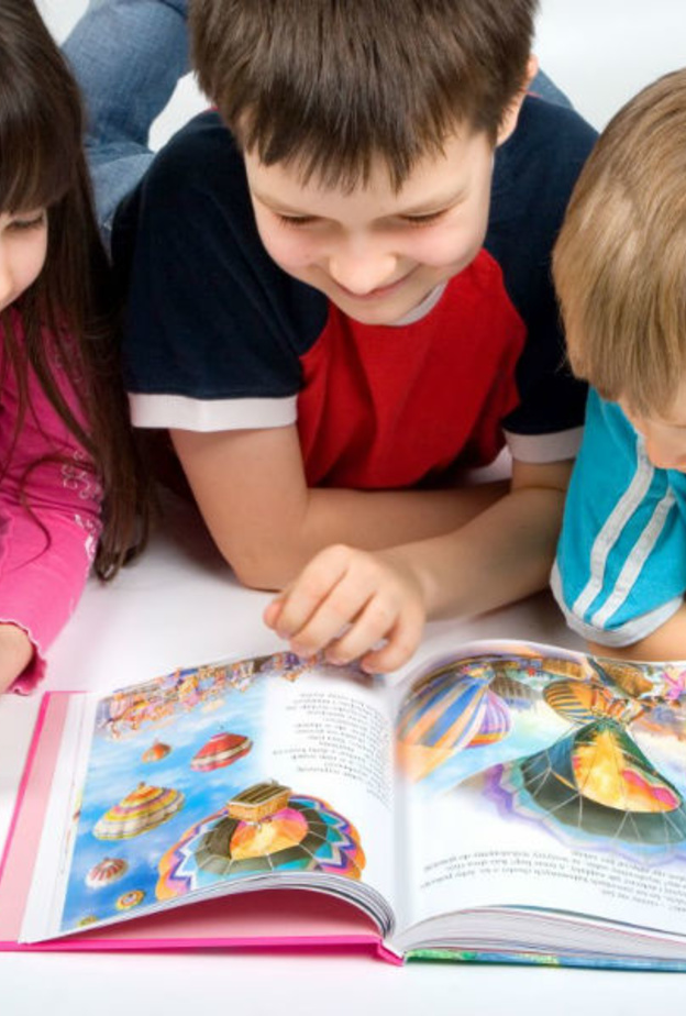 ممارسة هواية الرسم من أجمل الأفكار لتسلية الطفل في العيد.