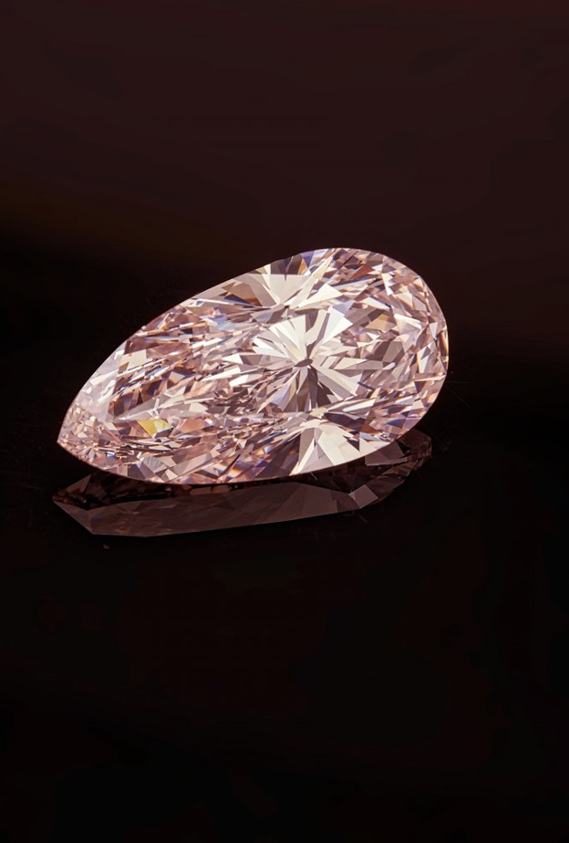 قطعة الألماس الزهريّ التي باتت تُعرف بـ زهرة الشرق(LA ROSA ORIENTALE)