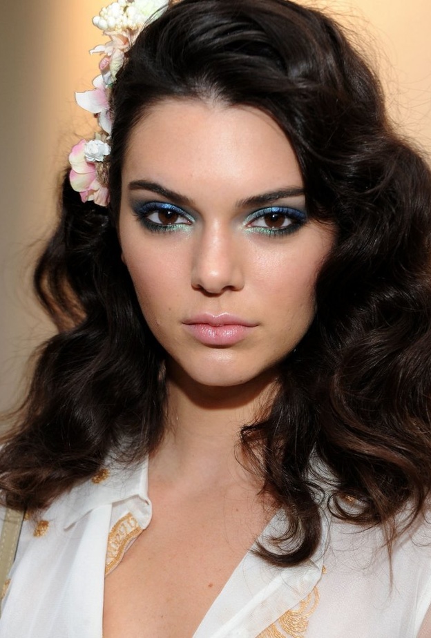 جربي اللون الأزرق لهذا العيد