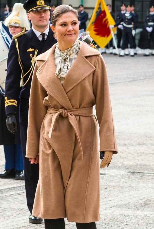 قامت الأميرة فيكتوريا بحضور احتفالات يوم فيكتوريا بصحبة زوجها الأمير