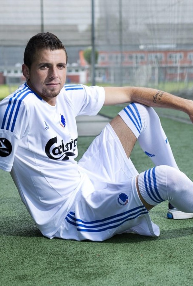 إدارة الأهلي السعودي تتعاقد مع البرازيلي كلاوديمير دي سوزا