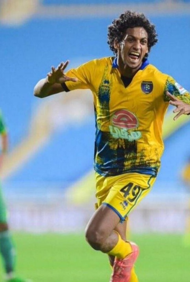 النادي الأهلي يضم اللاعب أحمد الزين