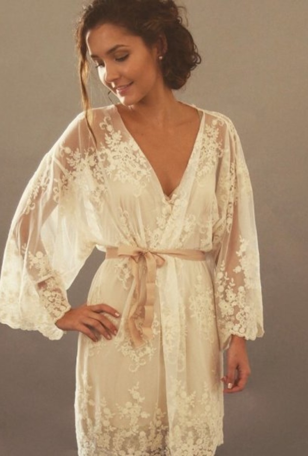 الروب الابيض من اهم اغراض العروس