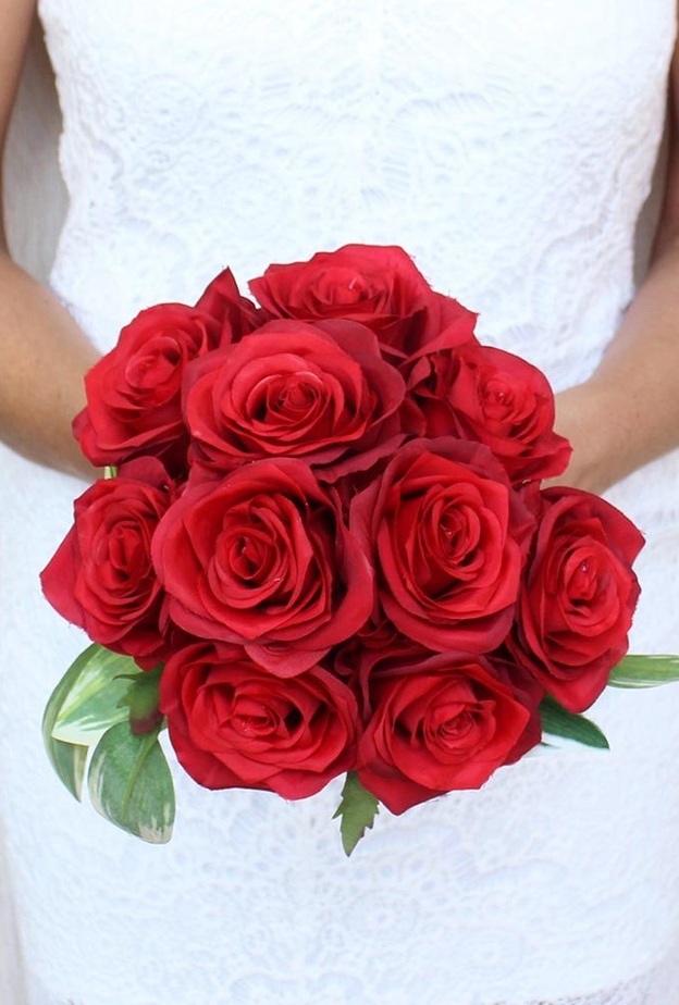 اللون الاحمر في بوكيه الزفاف يحتفل بعيد الحب