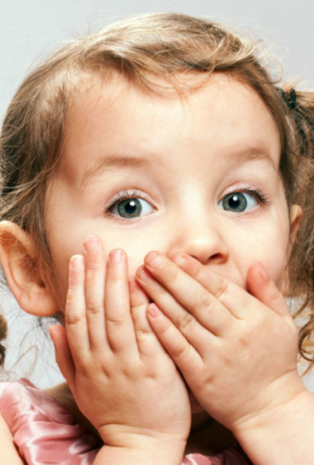 يجب أن يجاب الطفل عن اسئلة الولادة و الجنس و البلوغ بحسب عمره