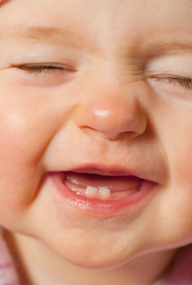 اسنان الاطفال و كيفية العناية بها