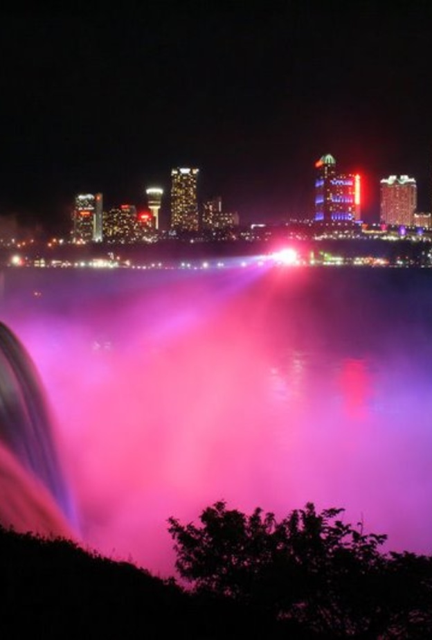 القسم الامريكي من شلالات نياغارا ليلا