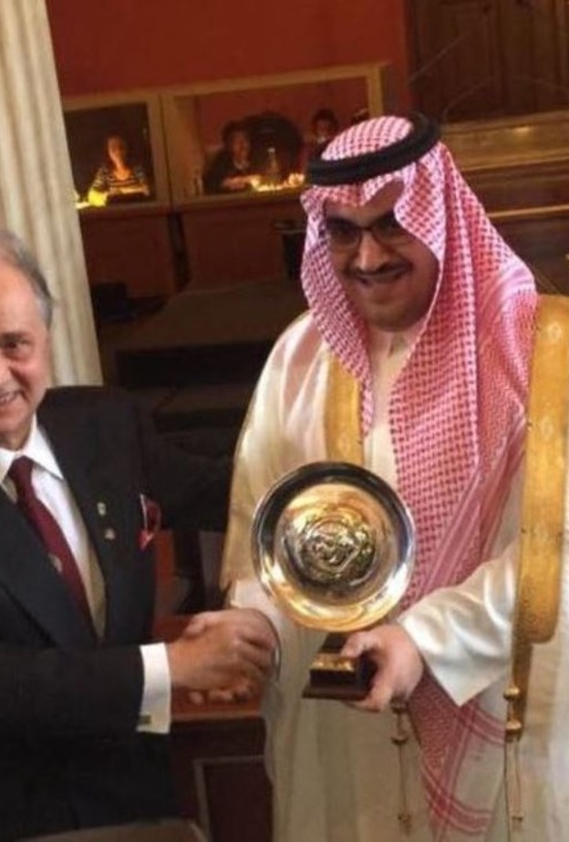 تكريم الامير نواف في الجامعة اليونانية 