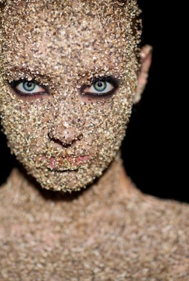 رمل البحر مفيد في تقشير البشرة