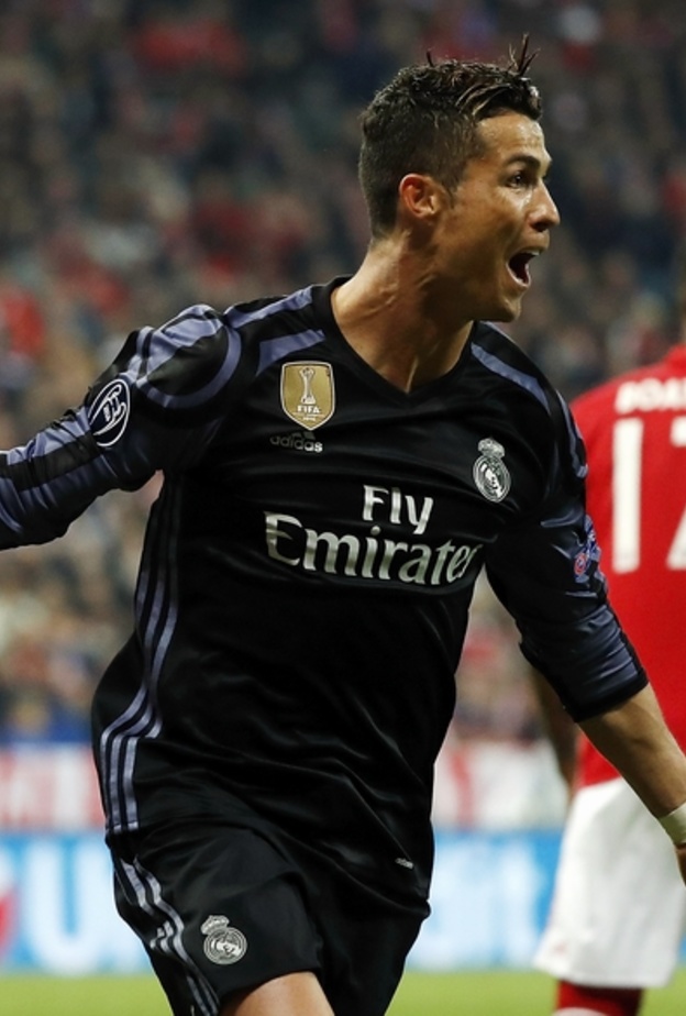 اللاعب البرتغالي كريستيانو رونالدو نجم ريال مدريد الاسباني كسر الأرقام القياسية