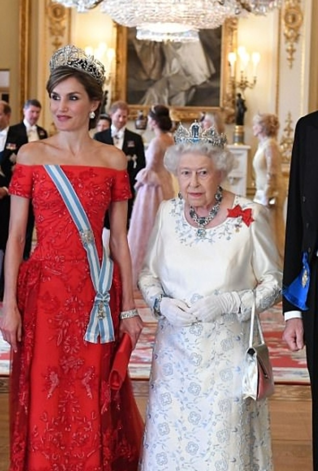 العائلة البريطانية المالكة تستضيف مأدبة عشاء رسمية لملك وملكة إسبانيا