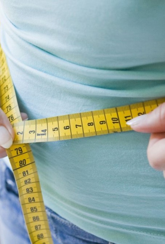 دهون البطن و الخصر تتسبب بأثر جسدي و نفسي سلبي