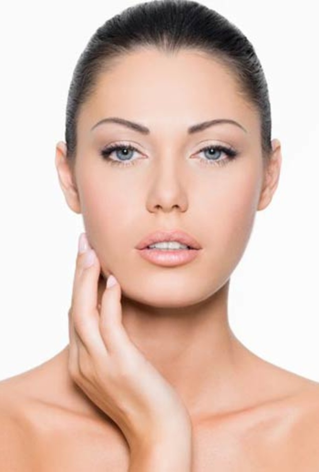 ينظف البقدونس البشرة من الشوائب