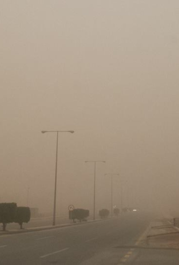 العاصفة الترابية أعاقت الرؤية بشكل كبير في القصيم.