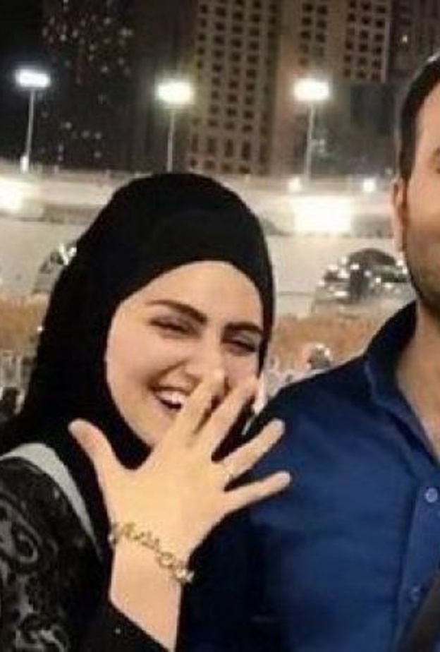 الشاب التركي اثناء تقدمه لطلب يد حبيبته