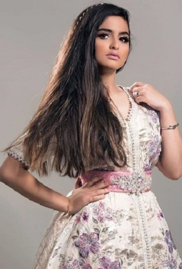 حلا الترك تعود للمدرسة