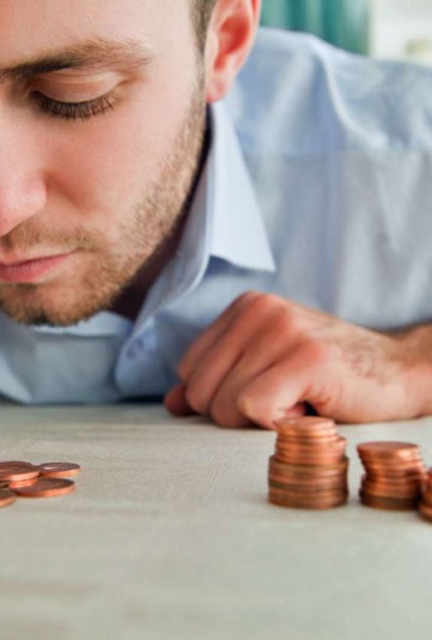 كيفية التعامل مع الزوج البخيل مادياً وعاطفياً