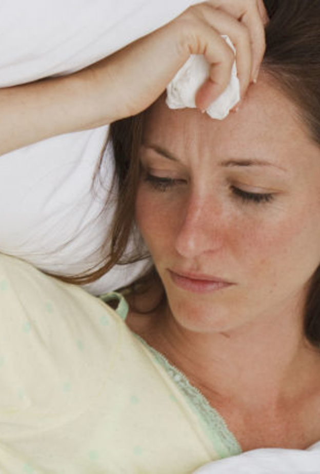 التعرق الليلي يحدث بسبب إنقطاع الطمث