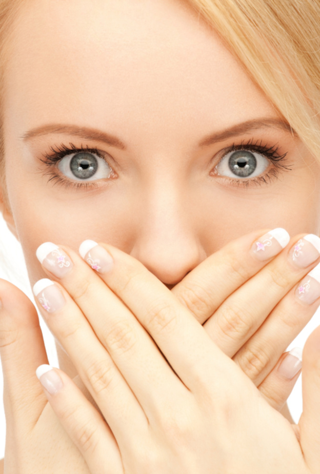 التهابات اللثة تسبب رائحة الفم