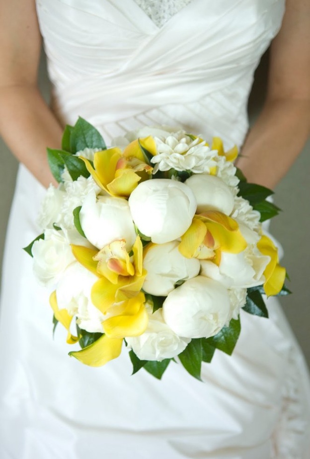 اللون الاصفر يناسب الاعراس الصيفية