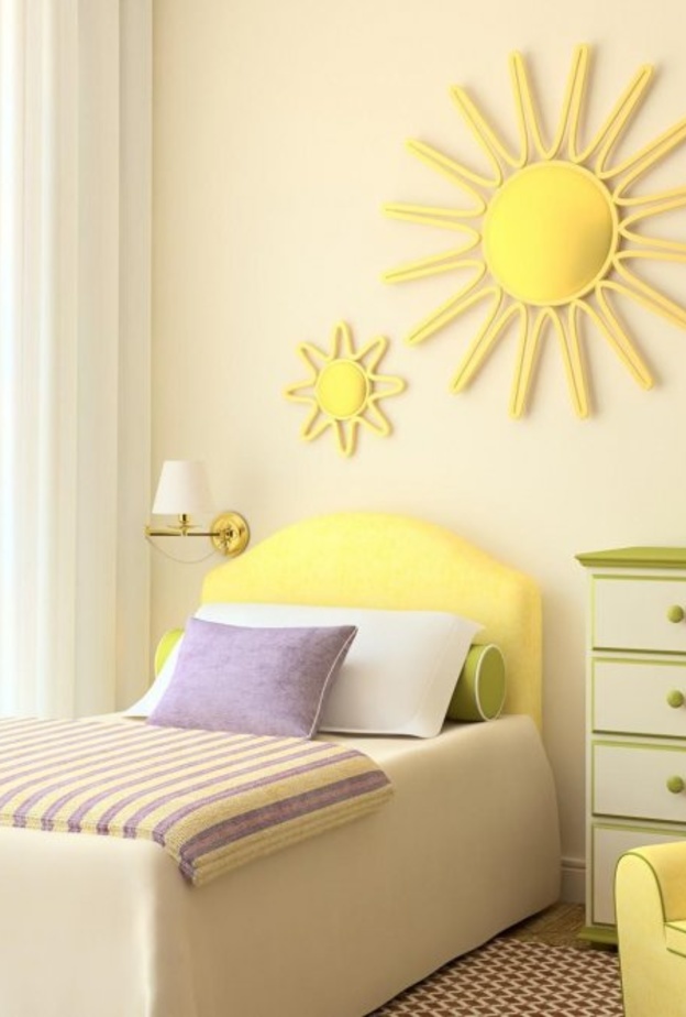 تزيين الجدار في ديكور غرف نوم أطفال باللون الأصفر المضيء