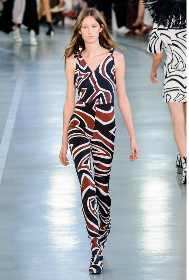 موديلات الجمبسوت هو الاحدث في موضة ازياء الخطوبة