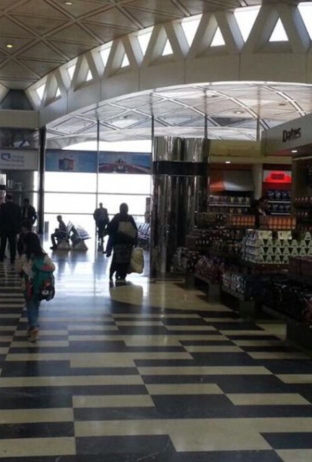 السوق الحرة بمطار الملك خالد الدولي