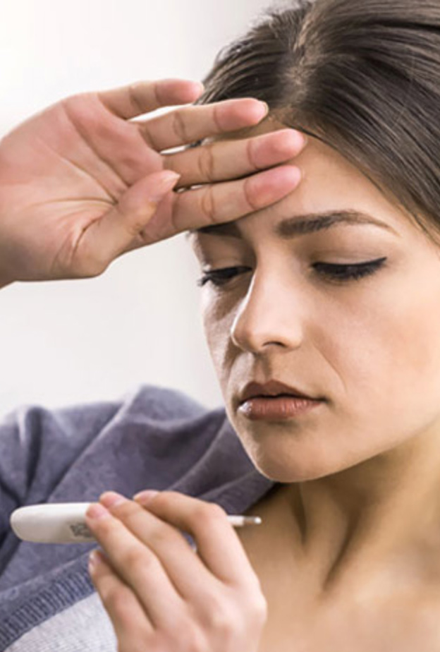 الحمى و الصداع أهم أعراض الحمى الصفراء.