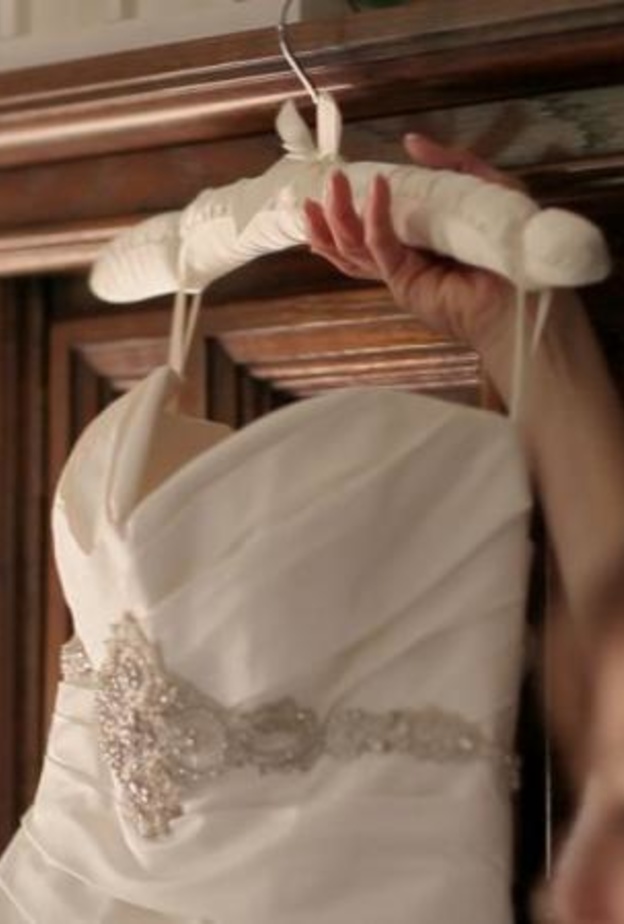 موقف مزعج تعرضت له العروس