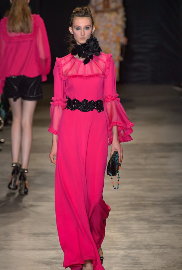 فستان بقماش الشّيفون من دار فالنتينو