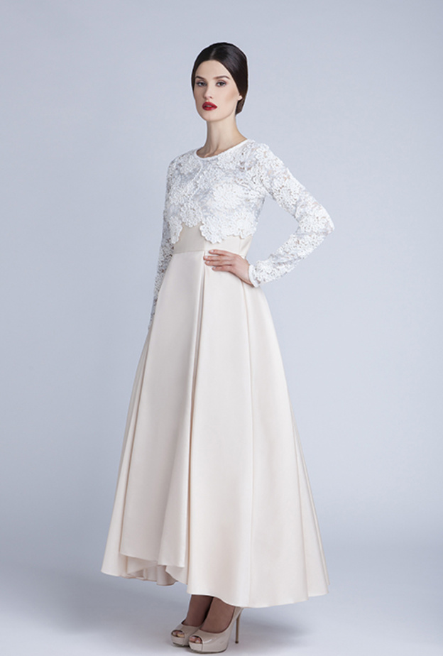 قصة ولون ملكيان في فستان من عفة الدبغي.