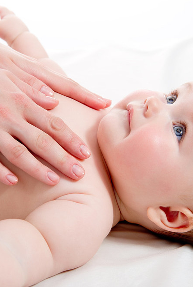 اسباب انتفاخ الثدي عند الاطفال الرضع و طرق علاجه