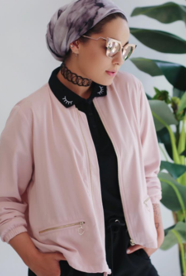 ندى ندير بلوون الحجاب الابيض الذي يليق ببشرتها