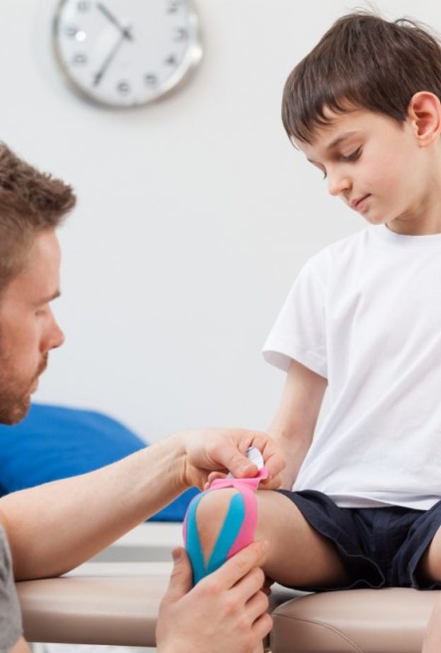 يفيد العلاج الطبيعي بعلاج ضمور العضلات عند الاطفال