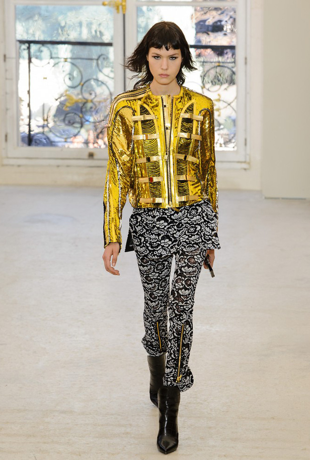 جاكيت ذهبي من لوي فيتون