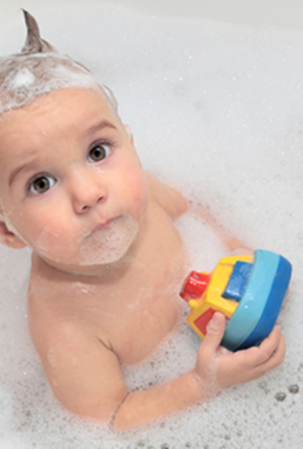 يجب فك التشابك قبل غسل الشعر