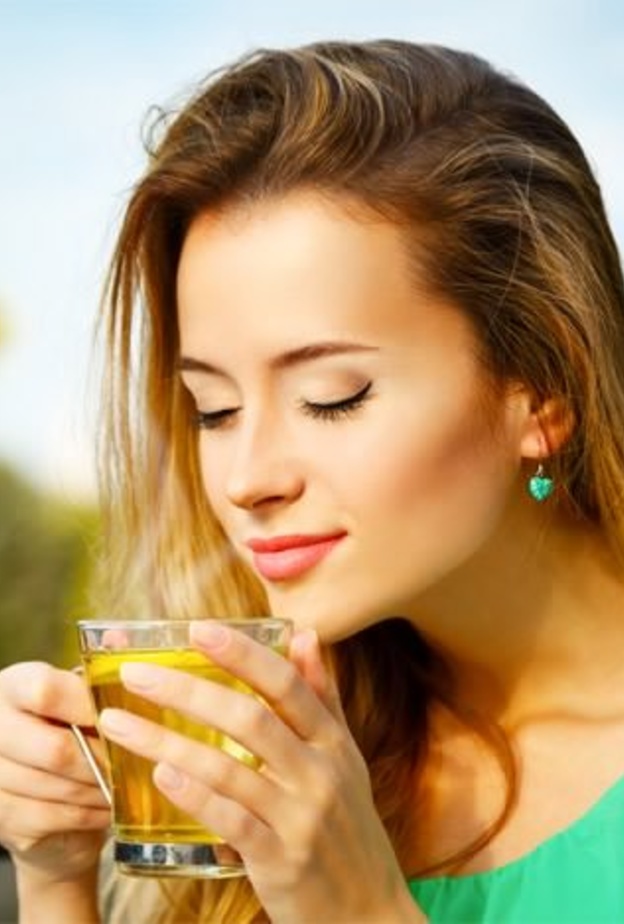 فوائد شرب الشاي الأخضر على الريق