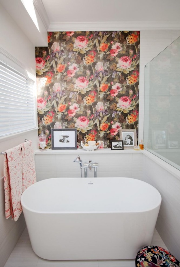 اللوحة الربيعية تضفي على ديكور الحمام جمال و بهجة