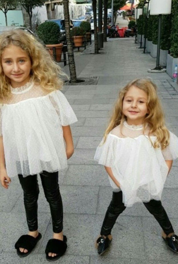  إطلالة كاجوال أنيقة للفتاتين