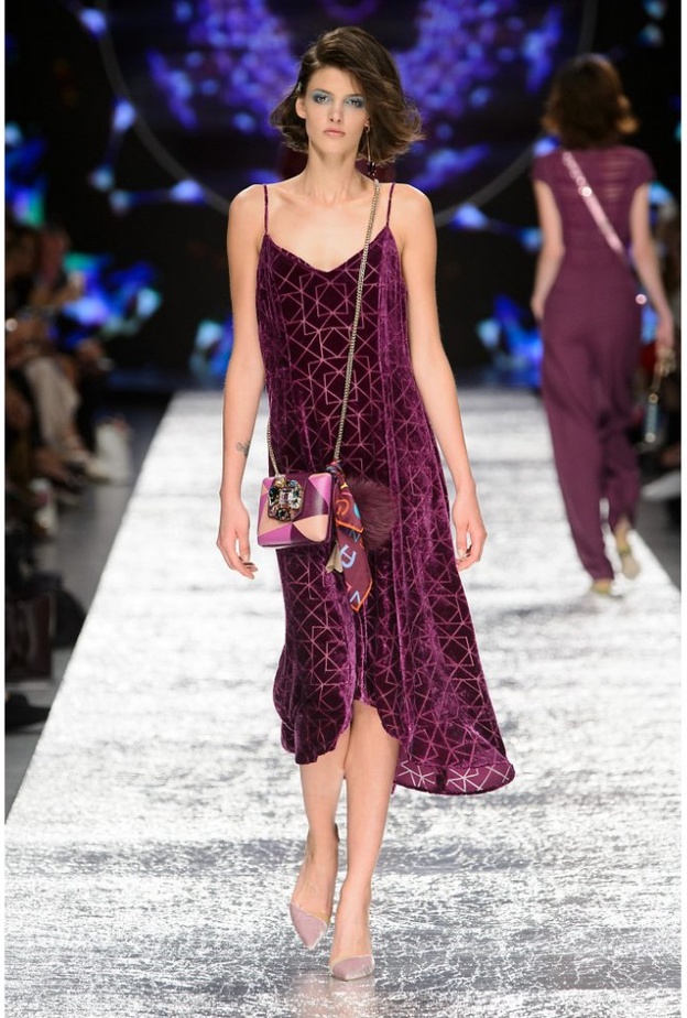 أجمل الوان فساتين البشرة البيضاء