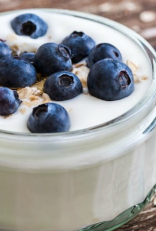 الزبادي غني بالكالسيوم وهو مفيد للجسم