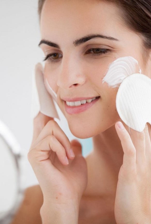 طرق طبيعية لإزالة المكياج تفضلها السعوديات