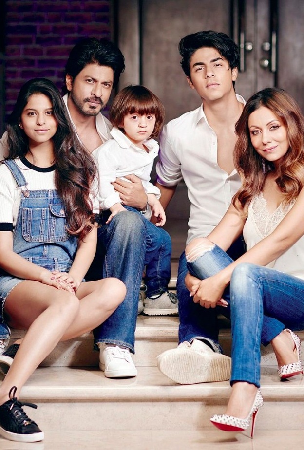 استعان الزوجان شاروخان وجوري خان بالتقليح المختبري