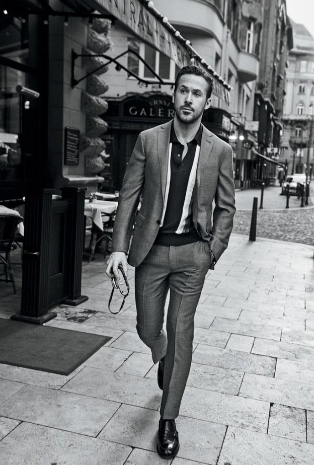 في الكثير من الإطلالات بالبدلات الرسميّة يستغني ريان عن ربطات العنق