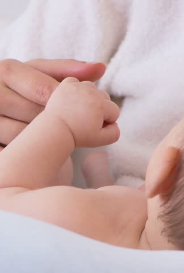 الفتق السري عند المواليد اسبابه وكيفية علاجه والوقايه منه